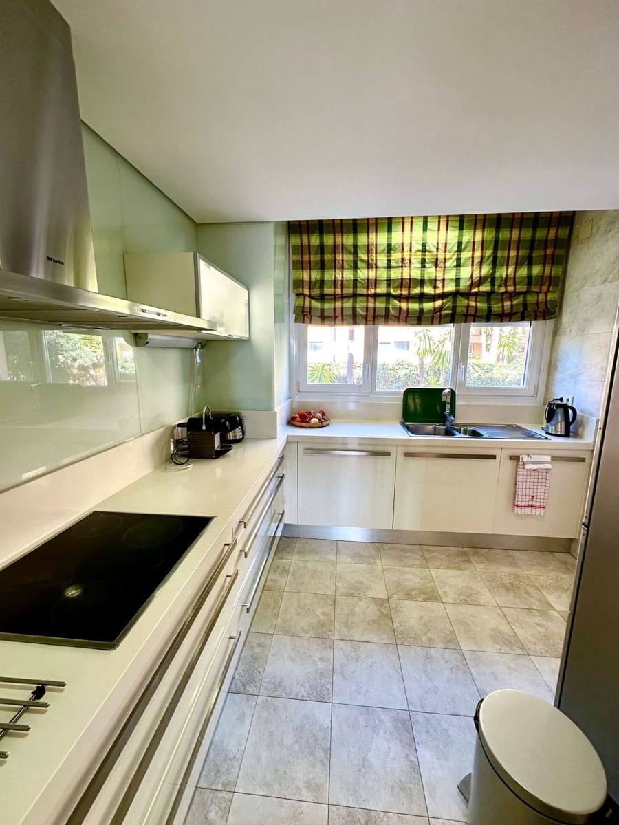 2 bedroom Penthouse for sale in Nueva Andalucia - € 850,000 (Ref: 8078357)