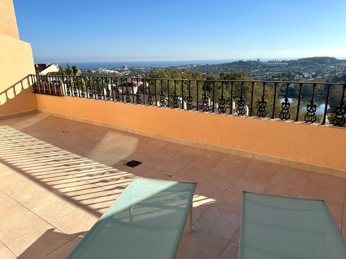 2 bedroom Penthouse for sale in Nueva Andalucia - € 850,000 (Ref: 8078357)