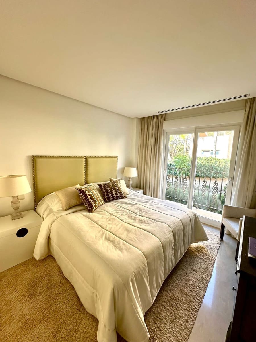 2 bedroom Penthouse for sale in Nueva Andalucia - € 850,000 (Ref: 8078357)