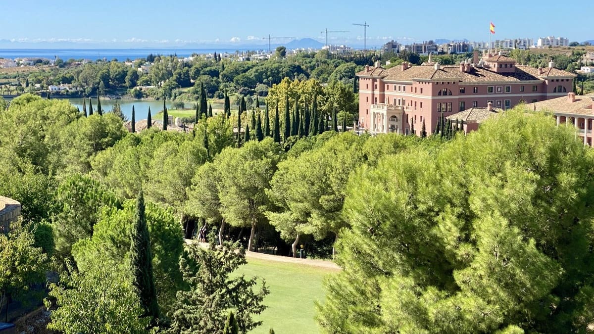 3 chambre Penthouse à vendre à Los Flamingos avec piscine - 1 075 000 € (Ref: 8121008)