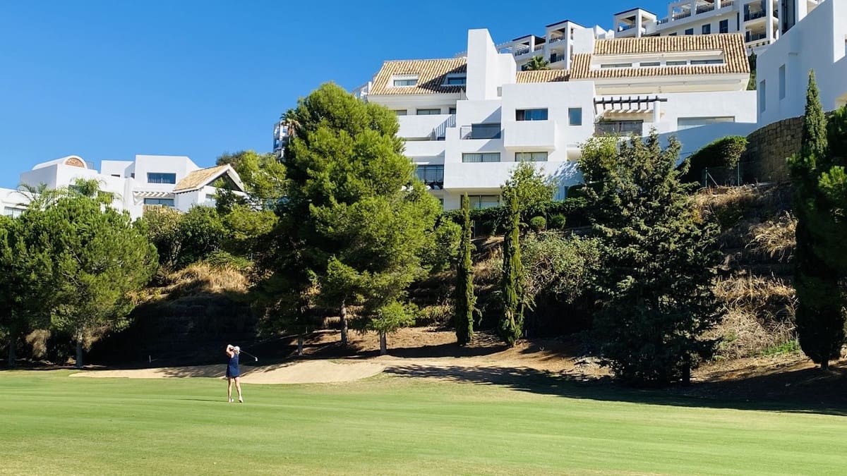 3 chambre Penthouse à vendre à Los Flamingos avec piscine - 1 075 000 € (Ref: 8121008)