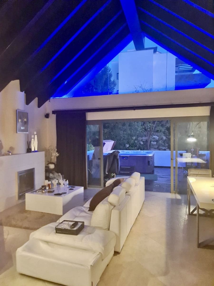 3 chambre Penthouse à vendre à Los Flamingos avec piscine - 1 075 000 € (Ref: 8121008)