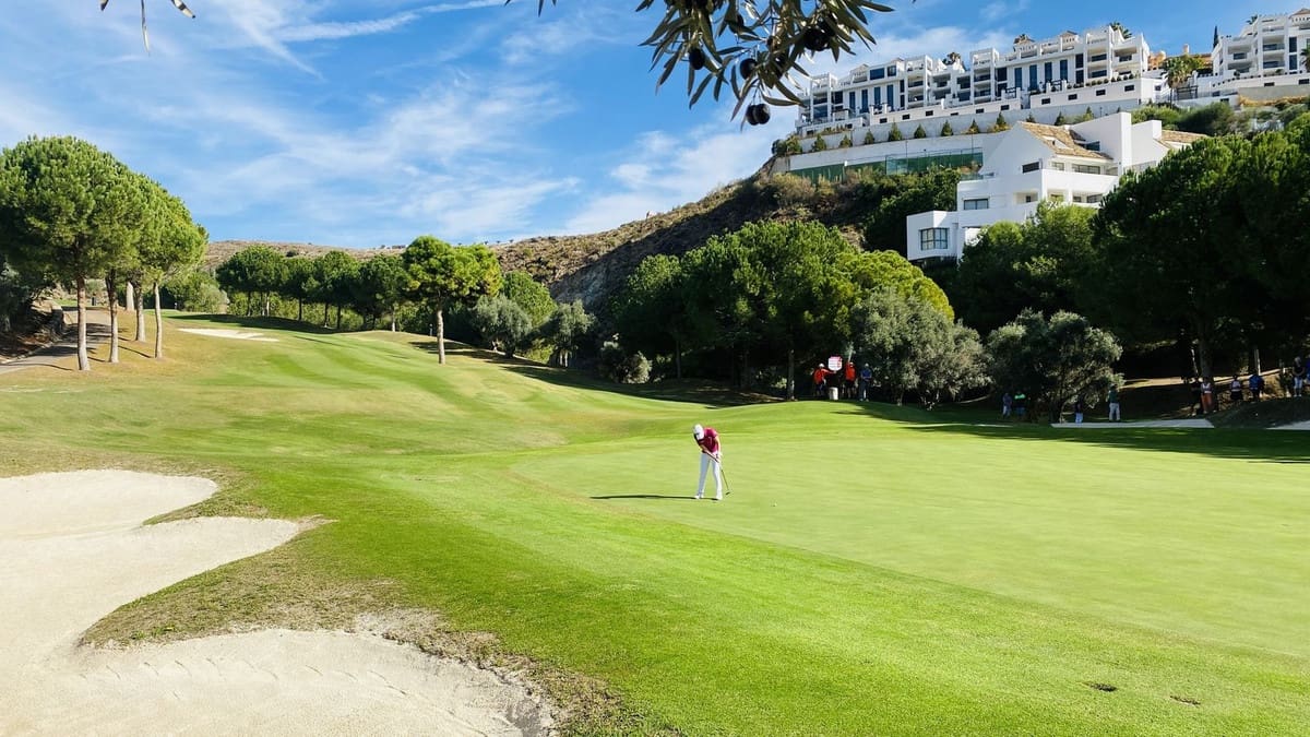 3 chambre Penthouse à vendre à Los Flamingos avec piscine - 1 075 000 € (Ref: 8121008)