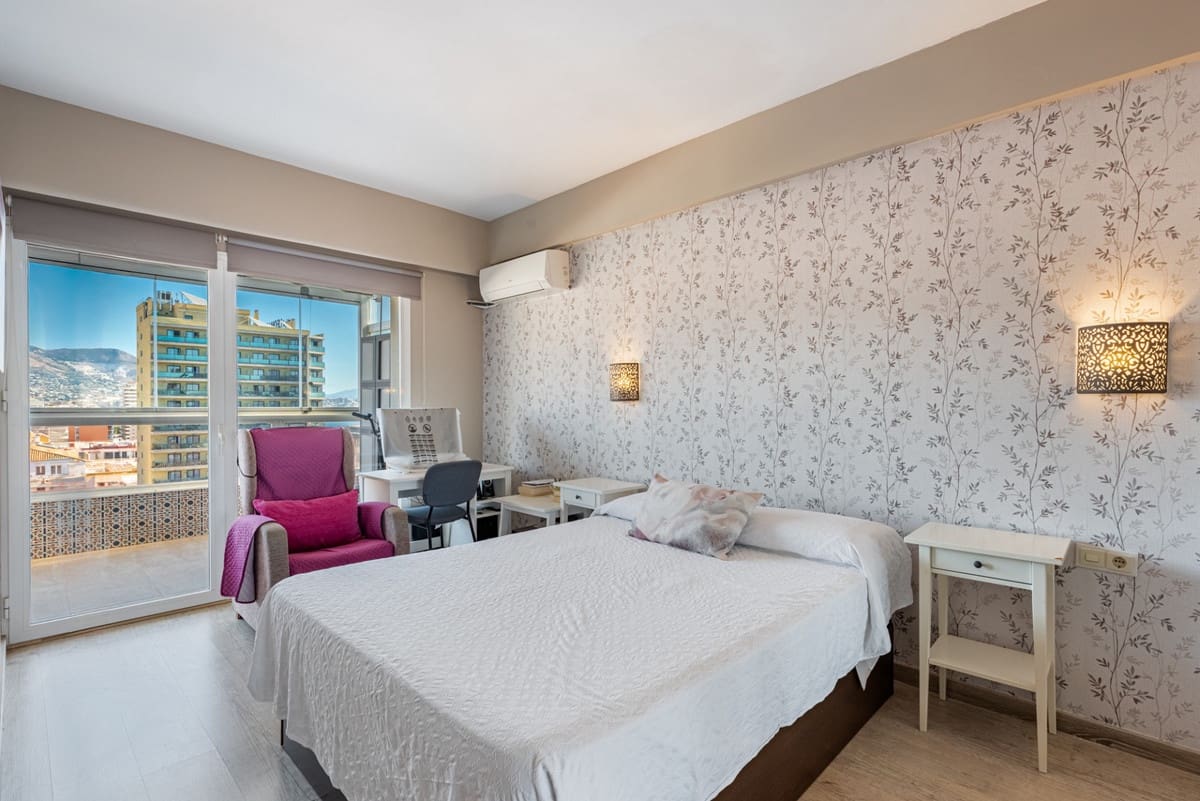 2 bedroom Penthouse for sale in Fuengirola with pool - € 680,000 (Ref: 8754456)