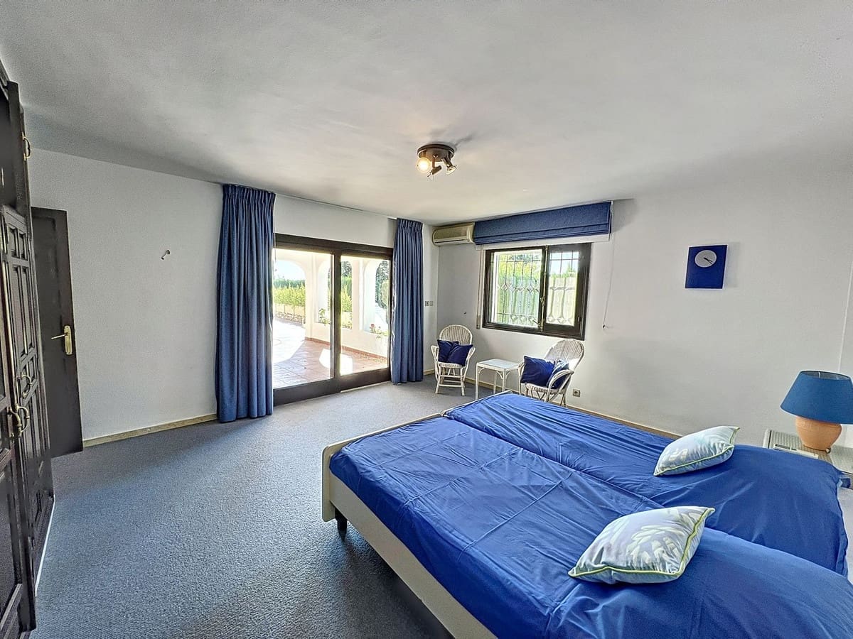 Chalet de 4 habitaciones en Mijas en venta con piscina - 1.475.000 € (Ref: 8888699)