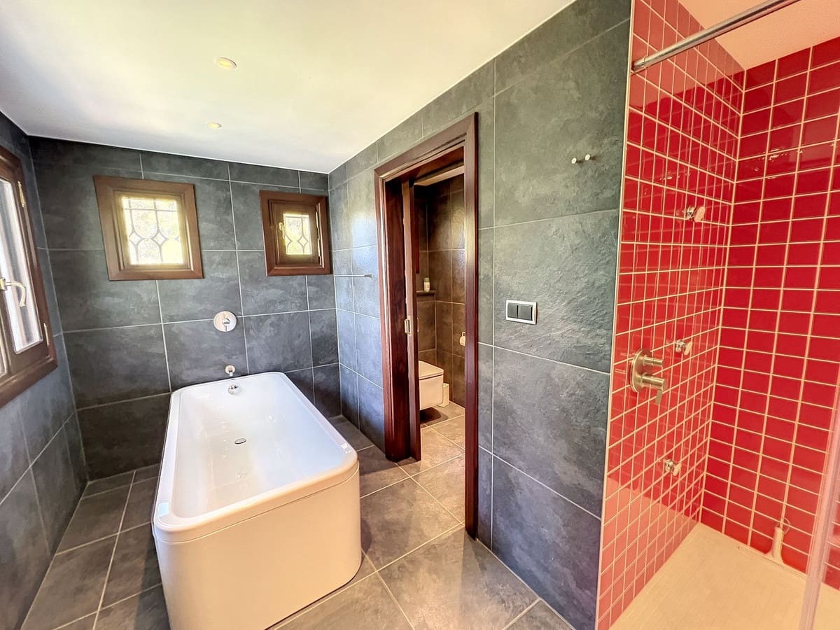 Chalet de 4 habitaciones en Mijas en venta con piscina - 1.475.000 € (Ref: 8888699)