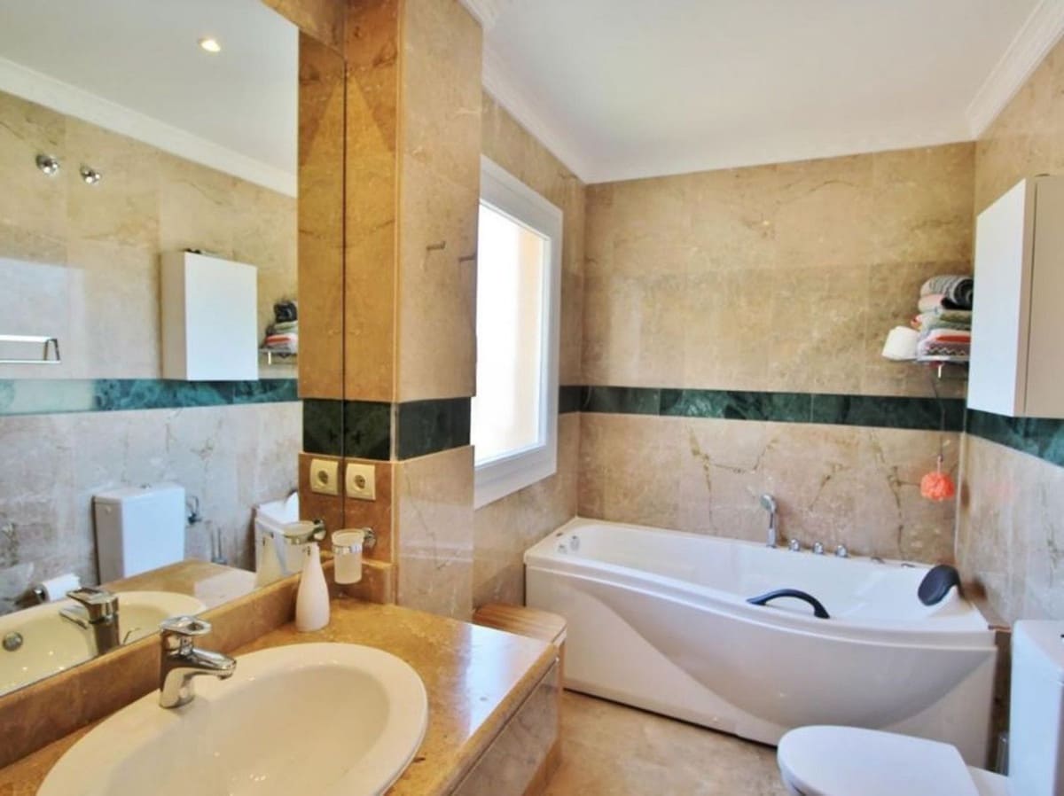 3 soverom Leilighet til salgs i Nueva Andalucia - € 756 000 (Ref: 8929319)