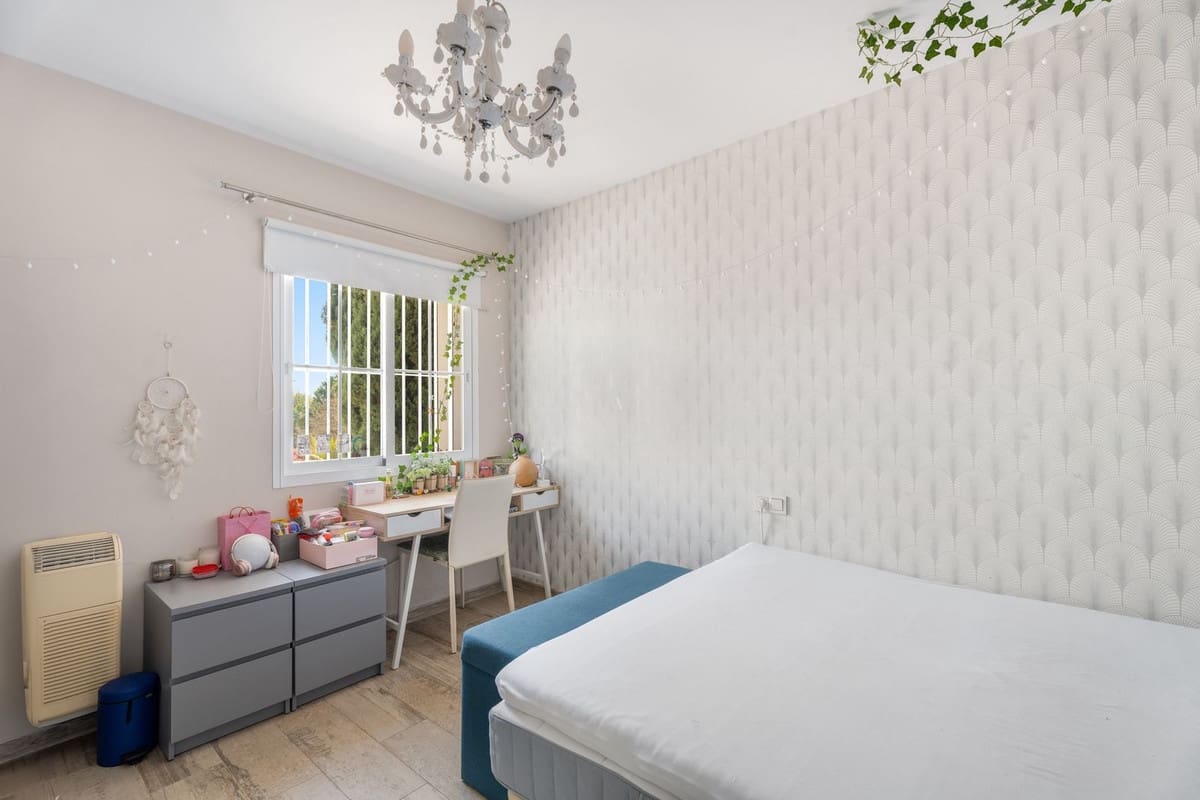 3 makuuhuone Omakotitalo myytävänä paikassa Marbella mukana uima-altaan - 1 250 000 € (Ref: 8941671)