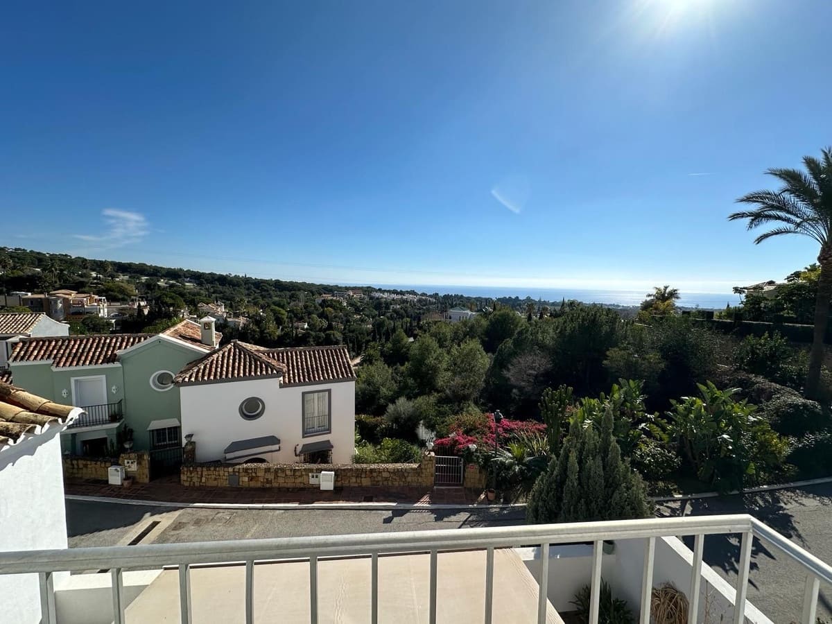 3 makuuhuone Omakotitalo myytävänä paikassa Marbella mukana uima-altaan - 1 250 000 € (Ref: 8941671)