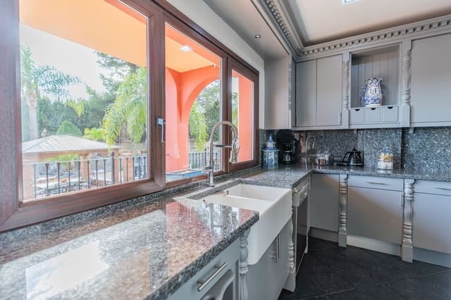 7 sypialnia Willa na sprzedaż w Benalmadena Costa, Benalmádena z basenem - 2 500 000 € (Ref: 8950989)