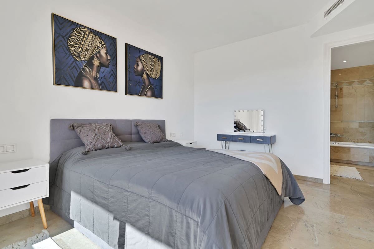 2 soveværelse Lejlighed til salg i Elviria med swimmingpool - € 549.000 (Ref: 8952051)