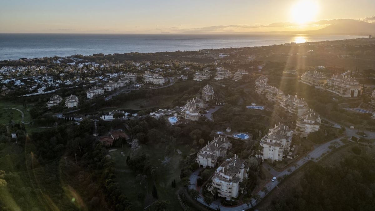 2 soveværelse Lejlighed til salg i Elviria med swimmingpool - € 549.000 (Ref: 8952051)