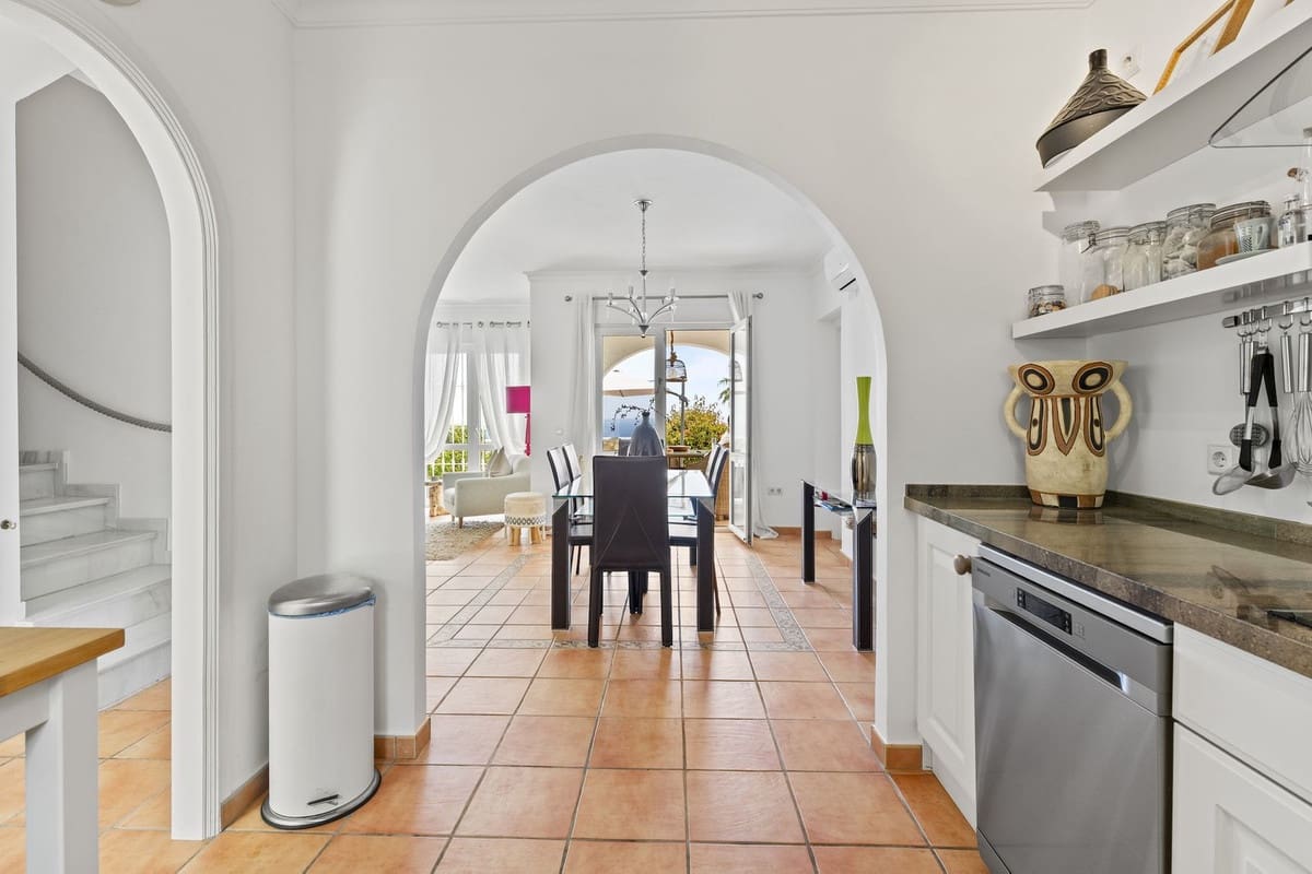 2 bedroom Villa for sale in Mijas with pool - € 495,000 (Ref: 8989906)