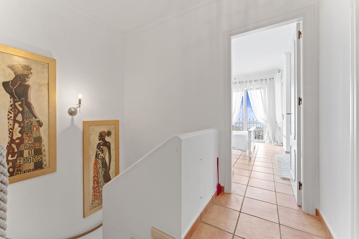 2 bedroom Villa for sale in Mijas with pool - € 495,000 (Ref: 8989906)