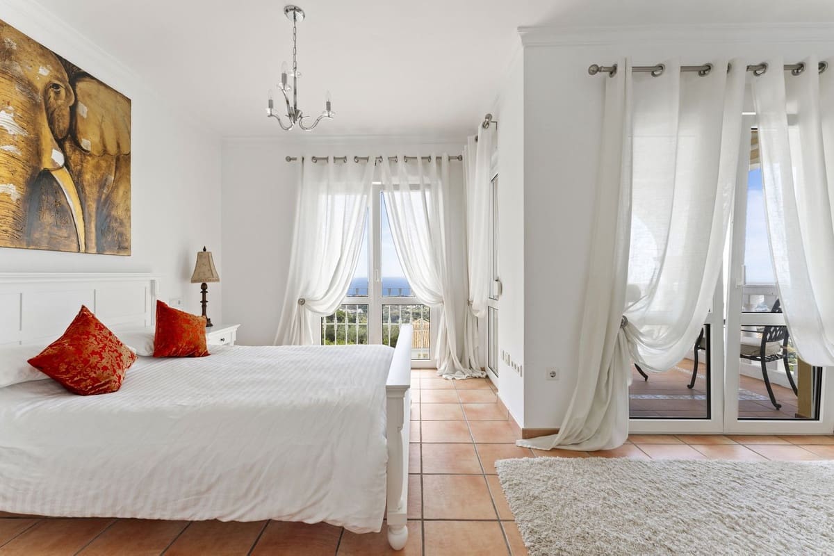 2 bedroom Villa for sale in Mijas with pool - € 495,000 (Ref: 8989906)