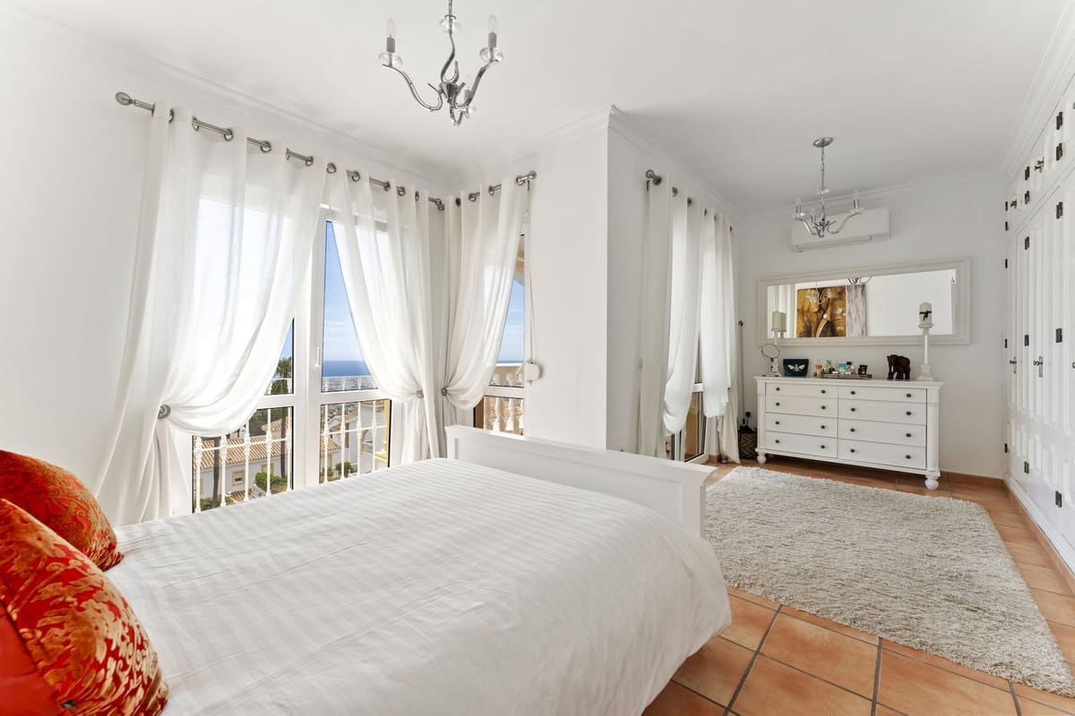 2 bedroom Villa for sale in Mijas with pool - € 495,000 (Ref: 8989906)