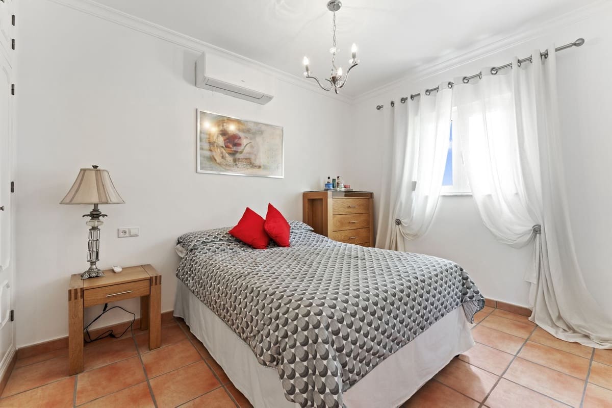 2 bedroom Villa for sale in Mijas with pool - € 495,000 (Ref: 8989906)