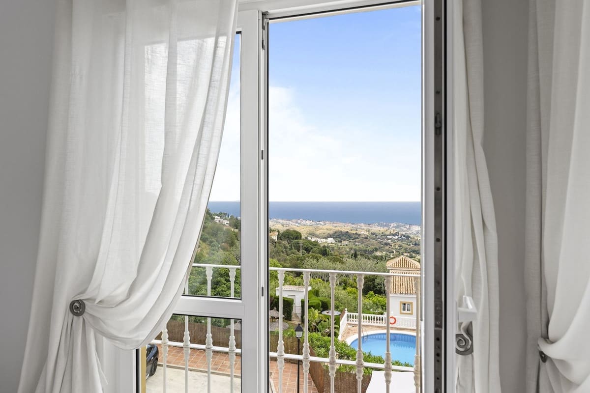 2 bedroom Villa for sale in Mijas with pool - € 495,000 (Ref: 8989906)