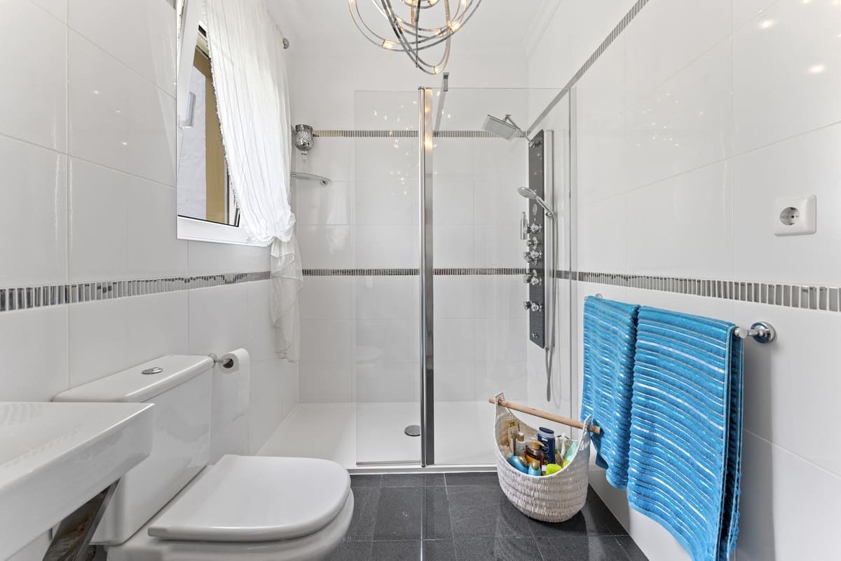 2 bedroom Villa for sale in Mijas with pool - € 495,000 (Ref: 8989906)