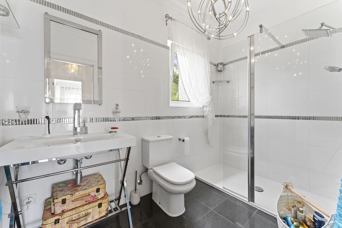 2 bedroom Villa for sale in Mijas with pool - € 495,000 (Ref: 8989906)