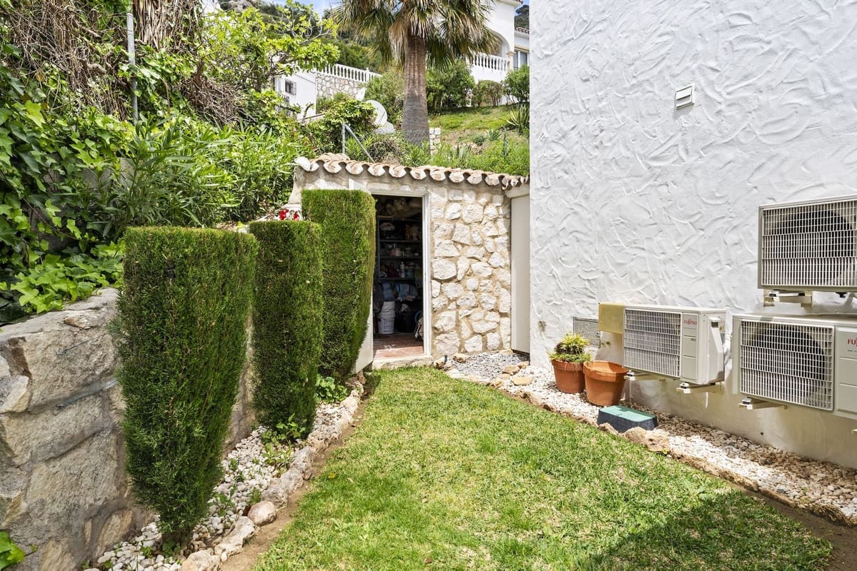 2 bedroom Villa for sale in Mijas with pool - € 495,000 (Ref: 8989906)