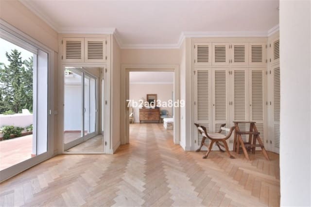 Chalet de 8 habitaciones en Calahonda, Mijas en venta con piscina - 2.350.000 € (Ref: 8999623)