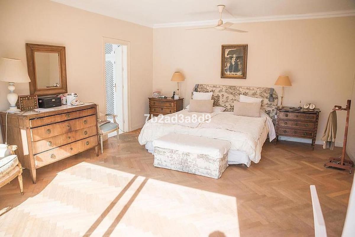 Chalet de 8 habitaciones en Calahonda en venta con piscina - 2.350.000 € (Ref: 8999623)