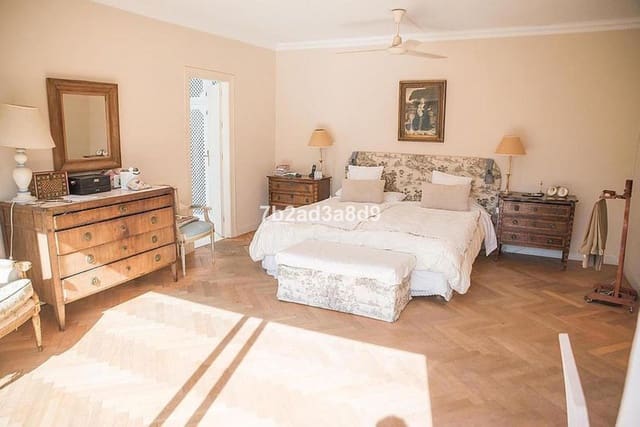 Chalet de 8 habitaciones en Calahonda, Mijas en venta con piscina - 2.350.000 € (Ref: 8999623)