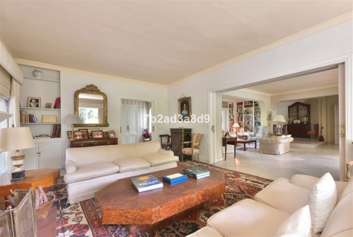 Chalet de 8 habitaciones en Calahonda en venta con piscina - 2.350.000 € (Ref: 8999623)