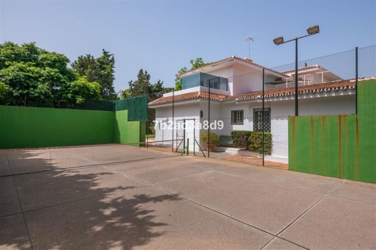 Chalet de 8 habitaciones en Calahonda en venta con piscina - 2.350.000 € (Ref: 8999623)