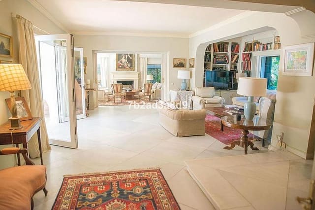 Chalet de 8 habitaciones en Calahonda, Mijas en venta con piscina - 2.350.000 € (Ref: 8999623)