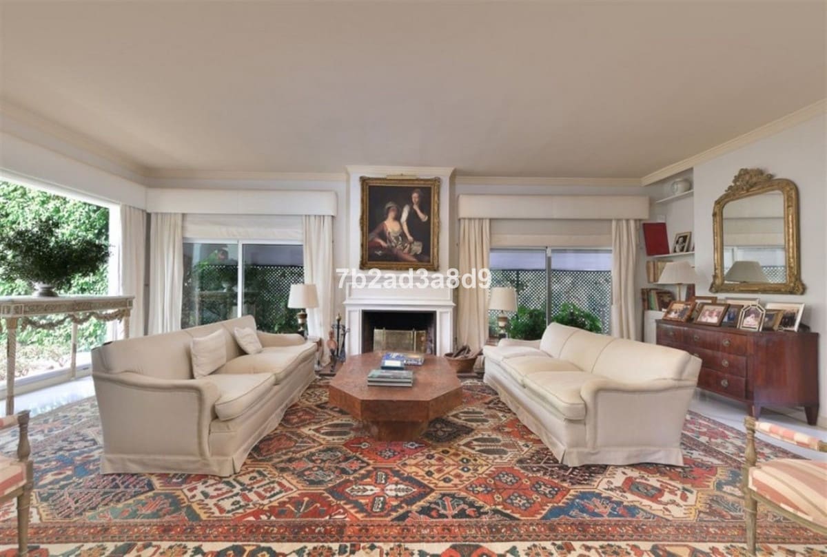 Chalet de 8 habitaciones en Calahonda en venta con piscina - 2.350.000 € (Ref: 8999623)