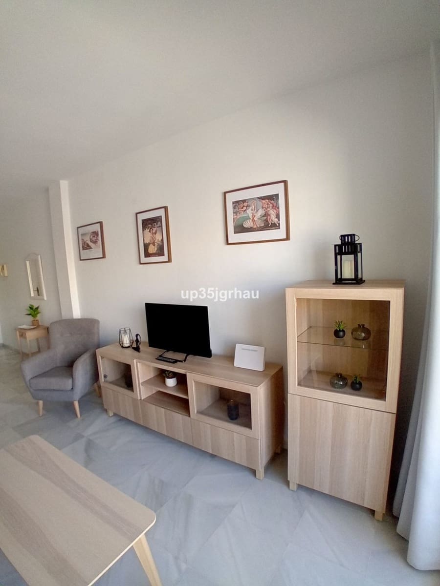 2 soveværelse Lejlighed til salg i Estepona - € 399.000 (Ref: 9028415)