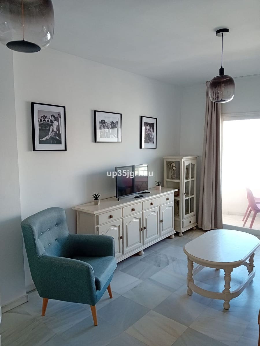 2 soveværelse Lejlighed til salg i Estepona - € 399.000 (Ref: 9028415)