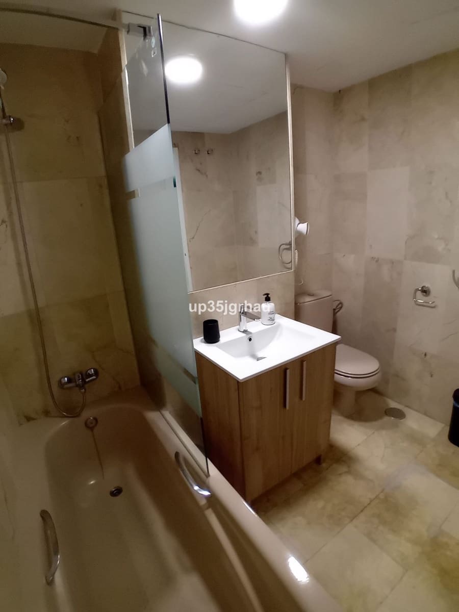 2 soveværelse Lejlighed til salg i Estepona - € 399.000 (Ref: 9028415)