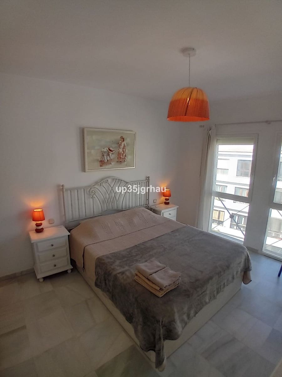 2 soveværelse Lejlighed til salg i Estepona - € 399.000 (Ref: 9028415)