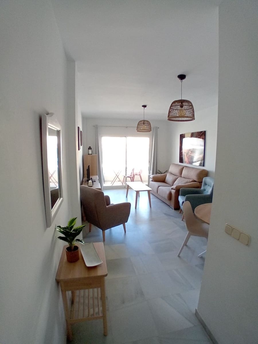 2 soveværelse Lejlighed til salg i Estepona - € 399.000 (Ref: 9028415)