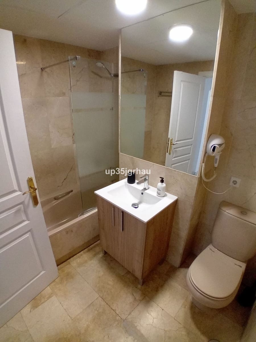 2 soveværelse Lejlighed til salg i Estepona - € 399.000 (Ref: 9028415)