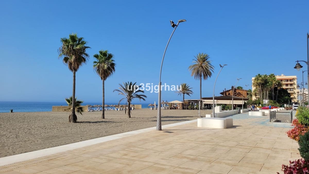 2 soveværelse Lejlighed til salg i Estepona - € 399.000 (Ref: 9028415)