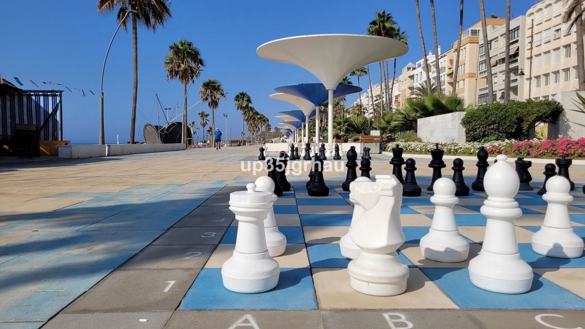 2 soveværelse Lejlighed til salg i Estepona - € 399.000 (Ref: 9028415)