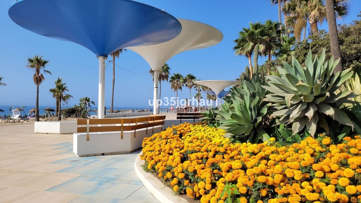 2 soveværelse Lejlighed til salg i Estepona - € 399.000 (Ref: 9028415)