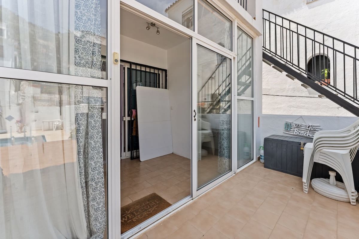 2 bedroom Apartment for sale in Mijas with pool - € 289,000 (Ref: 9037049)
