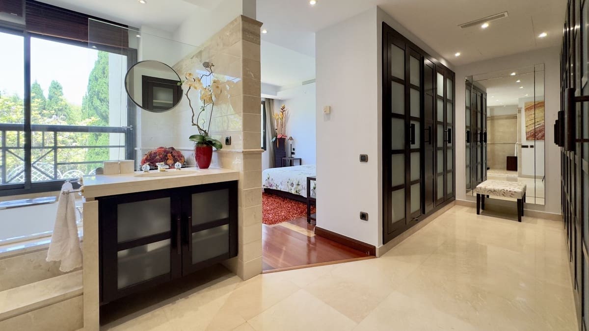 Apartamento de 3 habitaciones en Puerto Banus en venta - 6.900.000 € (Ref: 9051492)