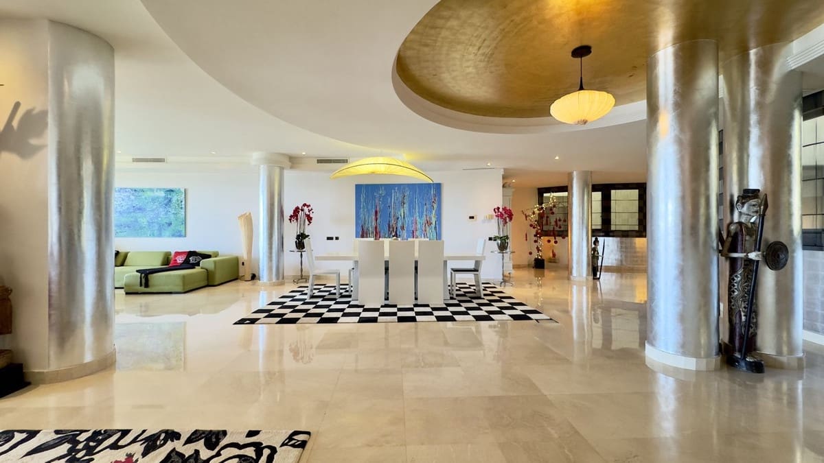 Apartamento de 3 habitaciones en Puerto Banus en venta - 6.900.000 € (Ref: 9051492)