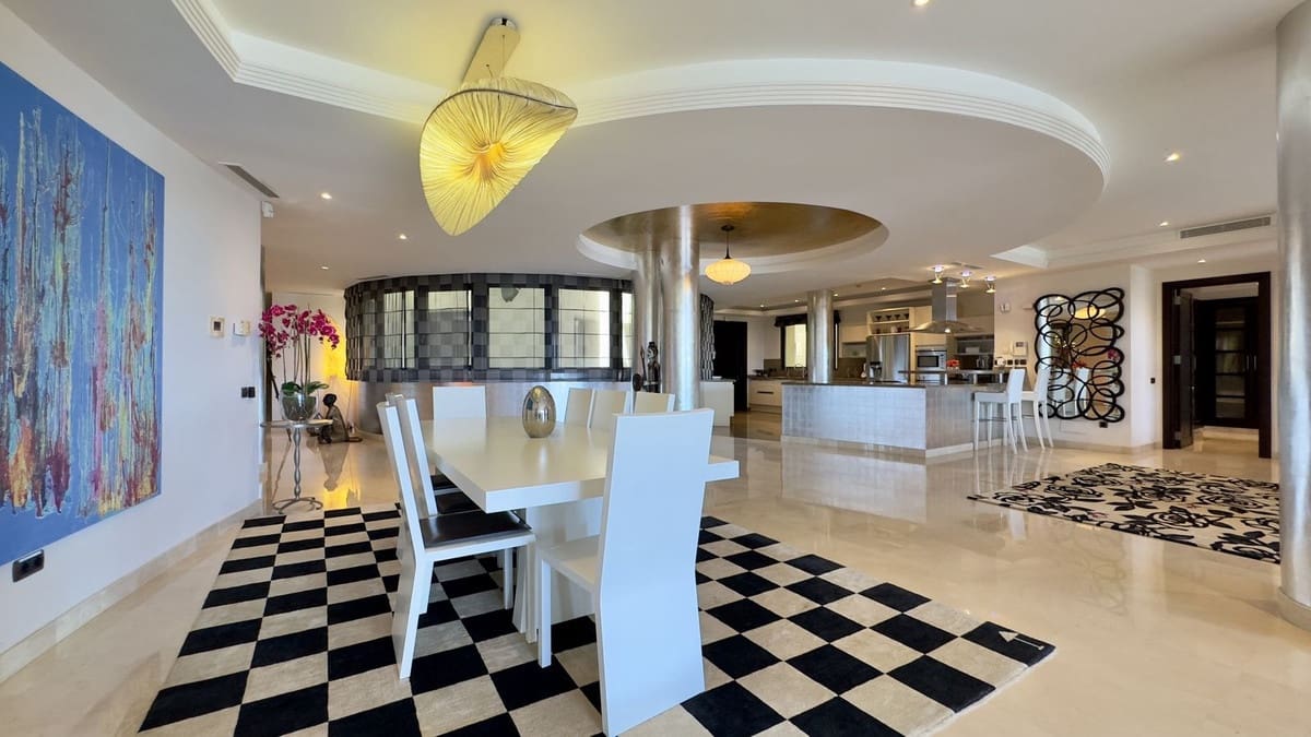 Apartamento de 3 habitaciones en Puerto Banus en venta - 6.900.000 € (Ref: 9051492)