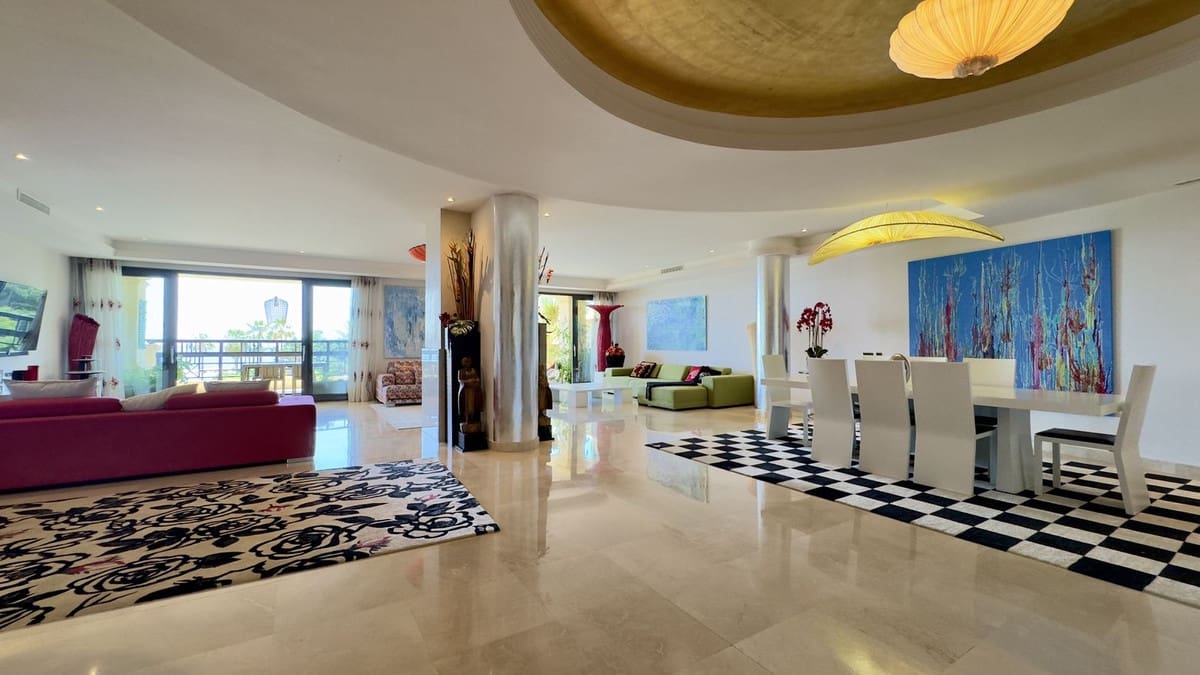 Apartamento de 3 habitaciones en Puerto Banus en venta - 6.900.000 € (Ref: 9051492)