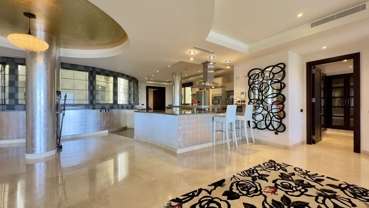 Apartamento de 3 habitaciones en Puerto Banus en venta - 6.900.000 € (Ref: 9051492)