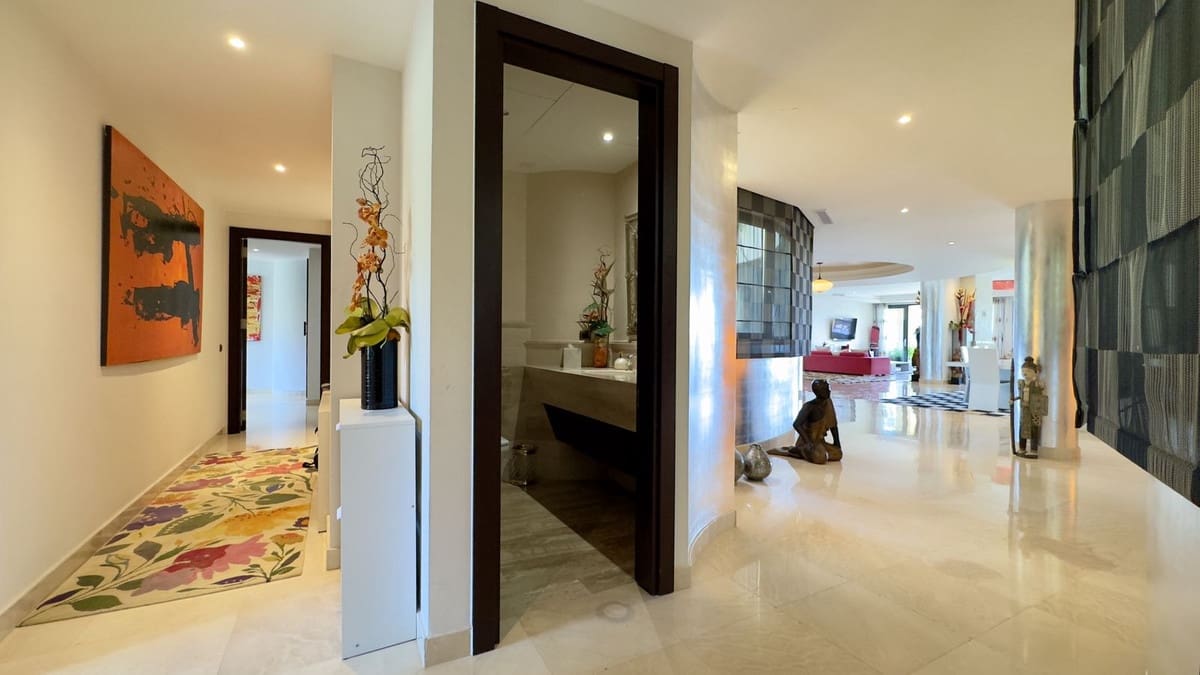 Apartamento de 3 habitaciones en Puerto Banus en venta - 6.900.000 € (Ref: 9051492)