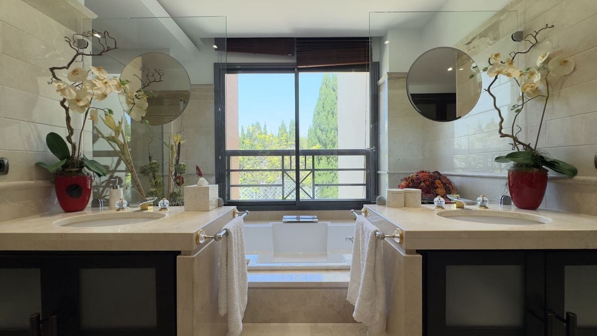 Apartamento de 3 habitaciones en Puerto Banus en venta - 6.900.000 € (Ref: 9051492)