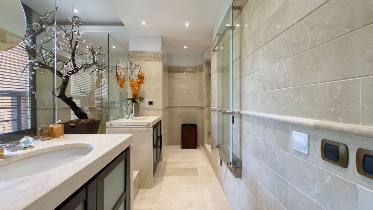 Apartamento de 3 habitaciones en Puerto Banus en venta - 6.900.000 € (Ref: 9051492)